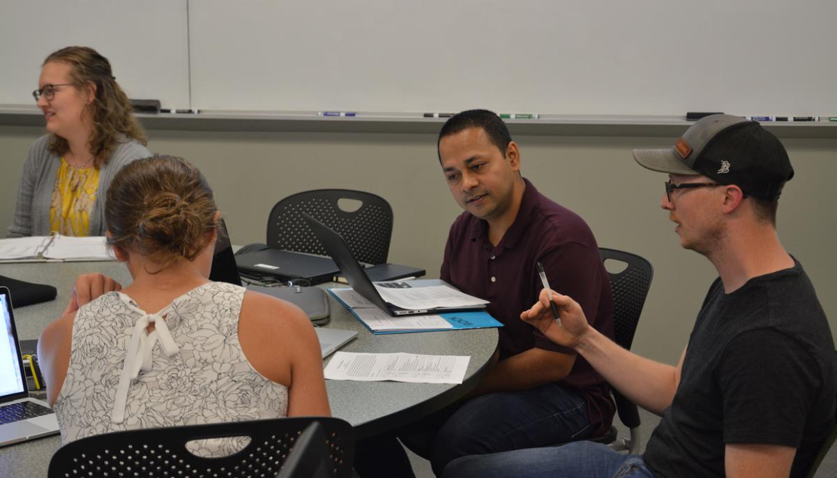 University of Iowa graduate students and postdocs discuss their research courses.