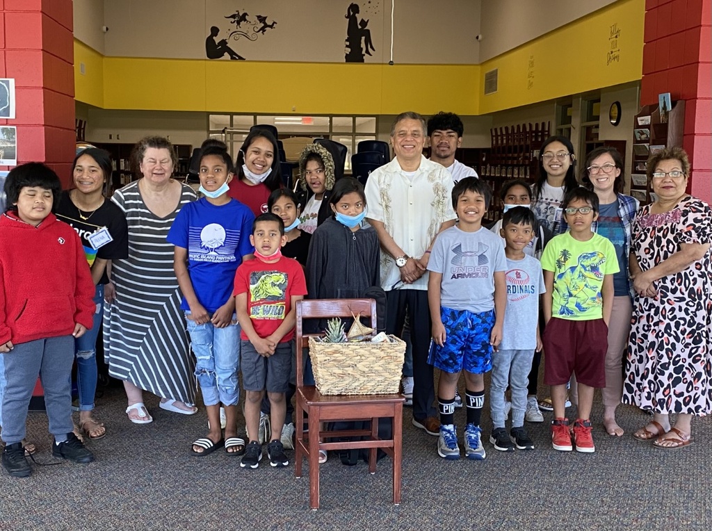 Group Photo featuring Consul General Eldon Alik (middle) and Anella Boaz (far right) as guest storytellers at the school in Springdale, AR